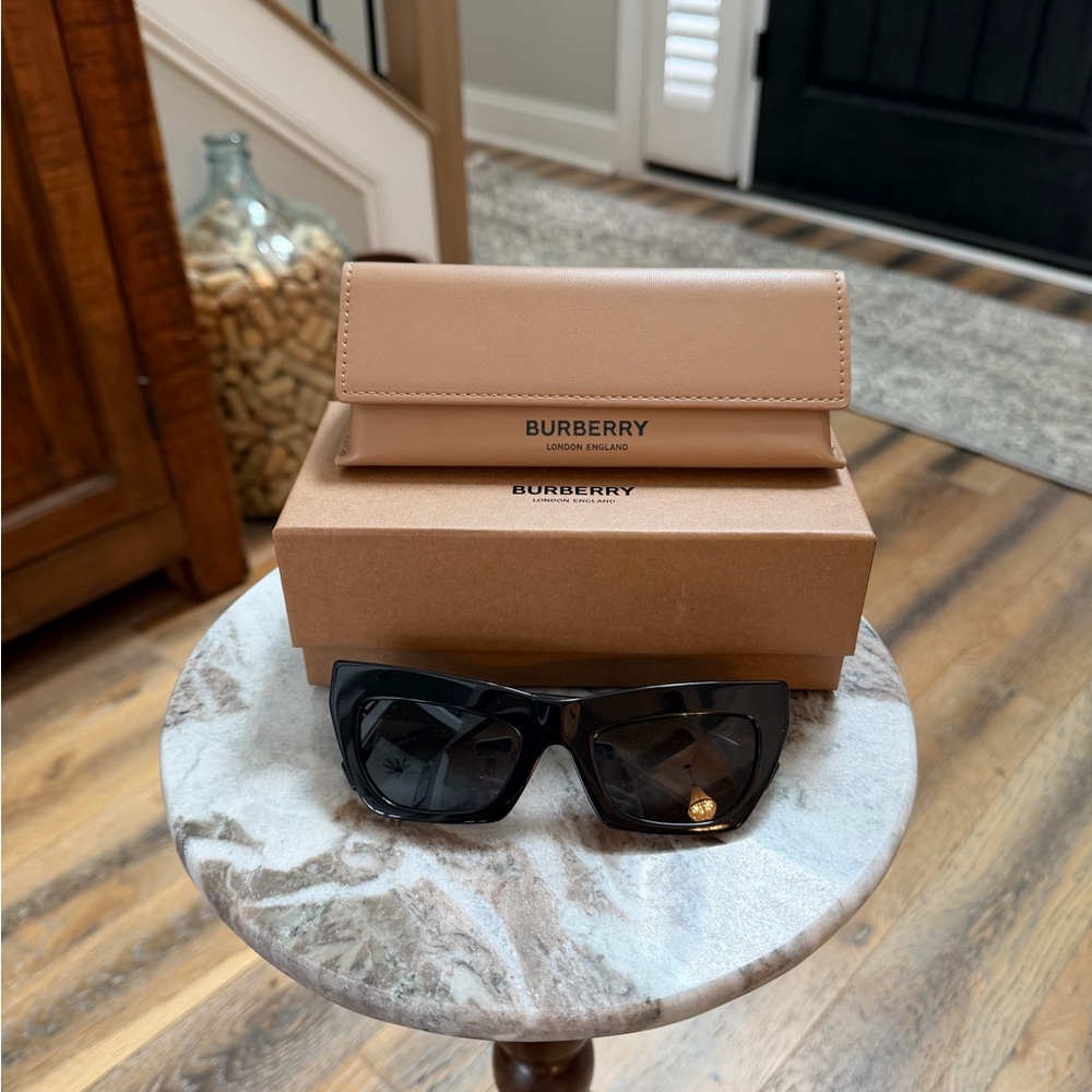 BURBERRY sunglasses